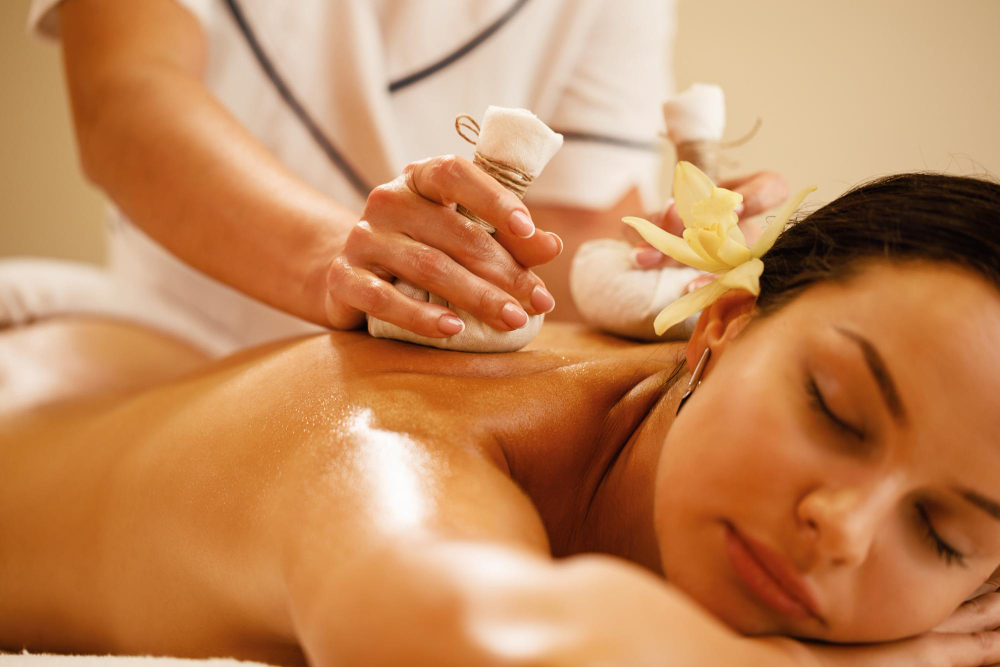 Aroma Massage with essential oils for emotional balance at a spa in Rishra, Kolkata