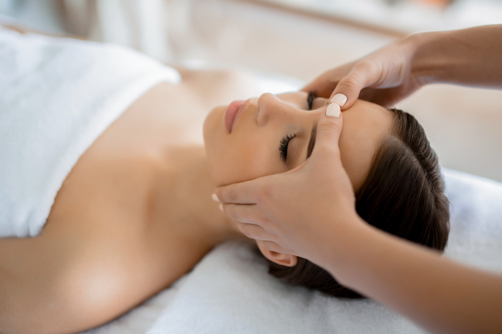 Aroma Massage with essential oils for emotional balance at a spa in Rishra, Kolkata